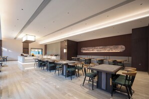 Daily local cuisine breakfast (CNY 48 per person)