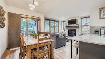 Condo, 3 Bedrooms | Dining