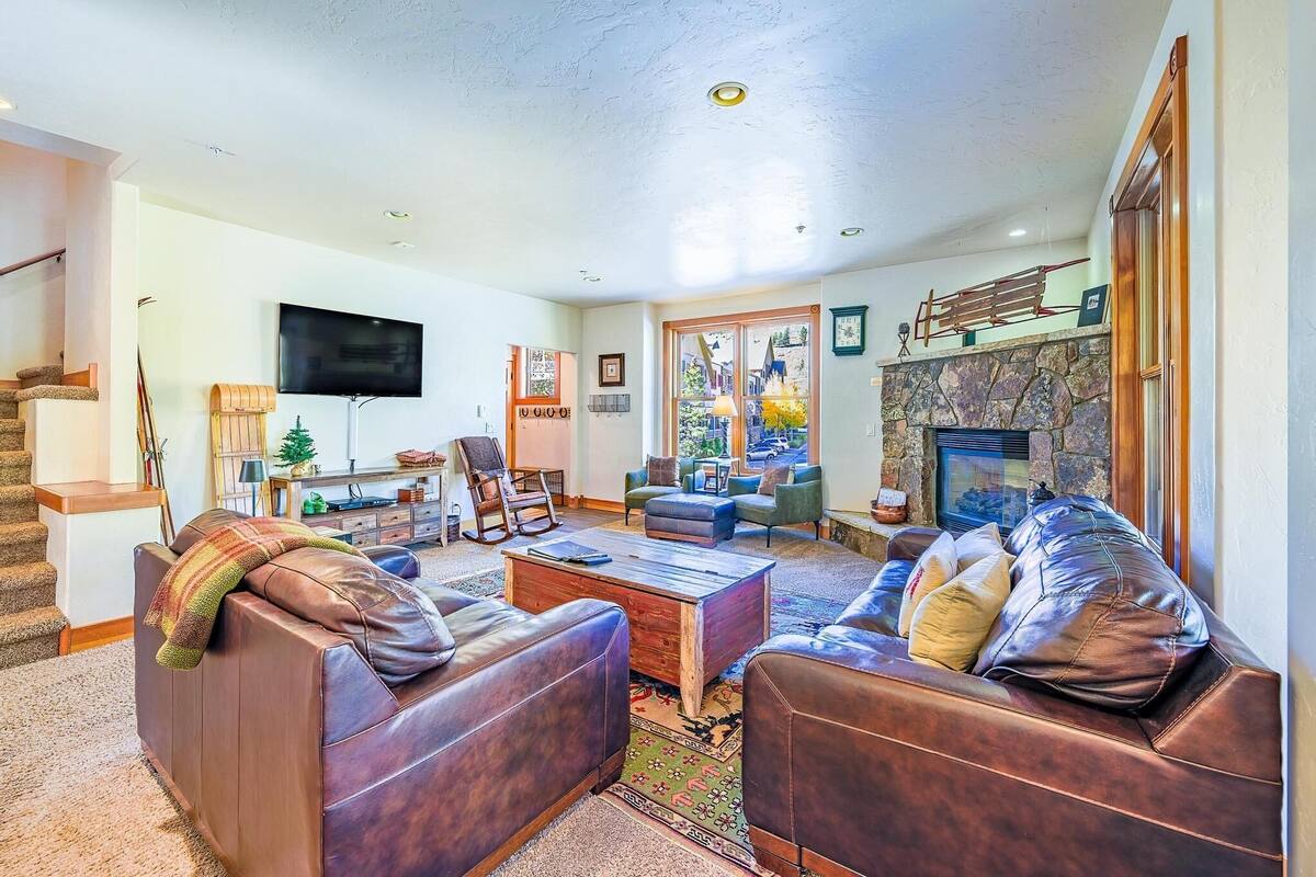 Condo, 4 Bedrooms | Living area