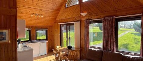 Fernseher, Tischtennisplatte