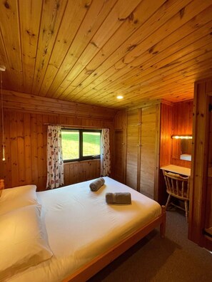 3 quartos, ferros/tábuas de passar roupa, Wi-Fi, roupa de cama