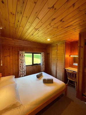 3 chambres, fer et planche Ă repasser, Wi-Fi, draps fournis