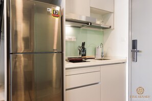 Signature Studio | Private kitchenette | Microwave, stovetop, cookware/dishes/utensils