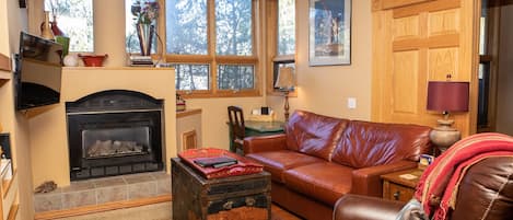 Condo, 1 Bedroom | Living area