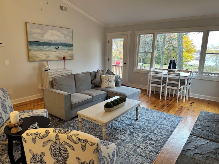 Private Beachfront Cottage, Wifi And Ac On Lake Paradise, Minutes From Mackinaw - Mackinaw City, MI