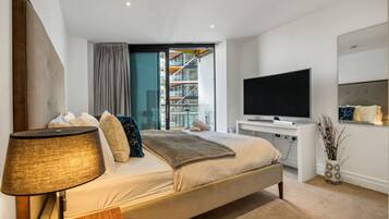 2 bedrooms, desk, iron/ironing board, travel crib