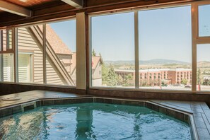 Studio | Pool