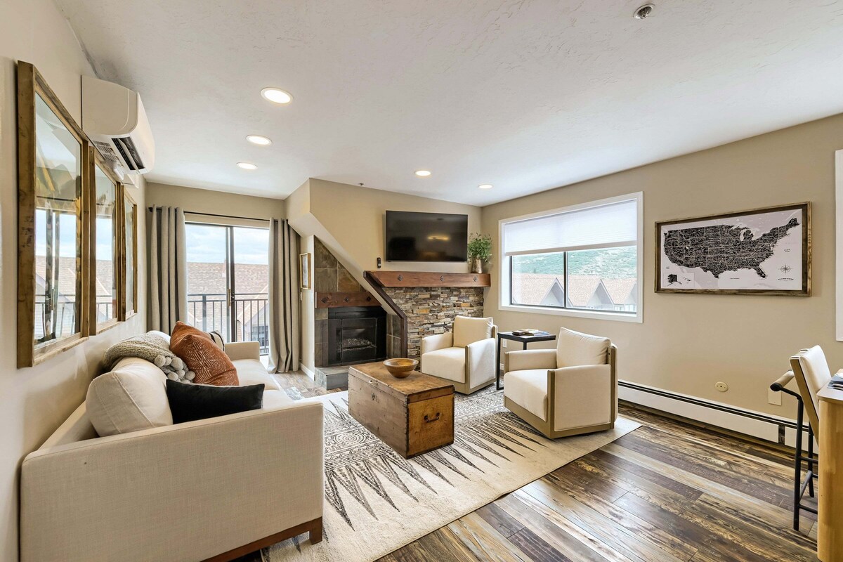 Condo, 2 Bedrooms | Living area | Smart TV