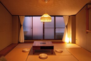 Deluxe Apartment | Desk, iron/ironing board, free WiFi