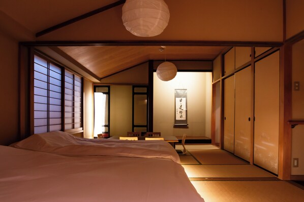 Deluxe Apartment | Desk, iron/ironing board, free WiFi