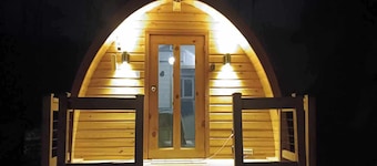 Ridgetop Retreat Cabin at Highland Hideaways - Arcade & Drive-in Theater
