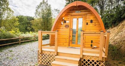 Ridgetop Retreat Cabin at Highland Hideaways - Arcade & Drive-in Theater