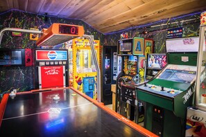 Game room - Ridgetop Retreat Cabin at Highland Hideaways - Arcade & Drive-in Theater (Mouth of Wilson)