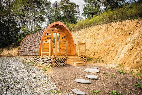 Ridgetop Retreat Cabin at Highland Hideaways - Arcade & Drive-in Theater