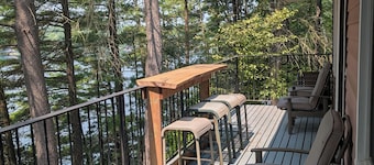 Private Lakefront Escape Near Frontenac Park – Unplug, Unwind, Relax!