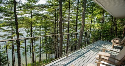 Private Lakefront Escape Near Frontenac Park – Unplug, Unwind, Relax!