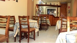Unclassified image, 2 of 8, button - HOTEL GRAND CESARS  (Huaraz)