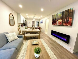 Smart TV, fireplace