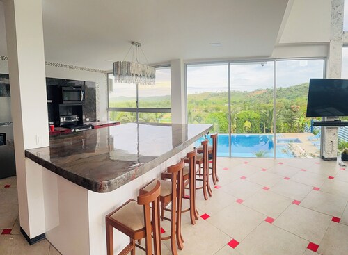 Romero Villa - huge pool!