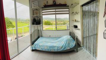 6 bedrooms, iron/ironing board, free WiFi, bed sheets