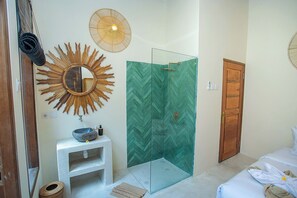 วิลล่าสำหรับครอบครัว, วิวสวน | ห้องน้ำ | ฝักบัว, ผ้าเช็ดตัว, สบู่, ยาสระผม