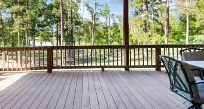 2 Homes! 6 BR 5BA! Swimming pool! Private Hot Tub! Pool Table! Basketball Hoop!