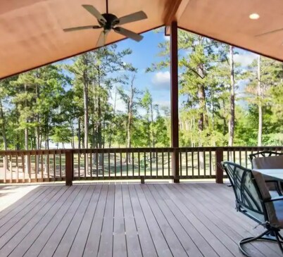 2 Homes! 6 BR 5BA! Swimming pool! Private Hot Tub! Pool Table! Basketball Hoop!