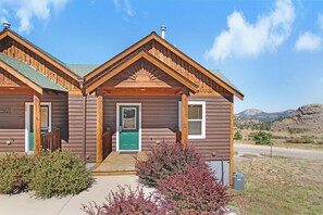 Condo, 2 Bedrooms | Exterior detail - Estes Park Vacation Lodging (Estes Park)