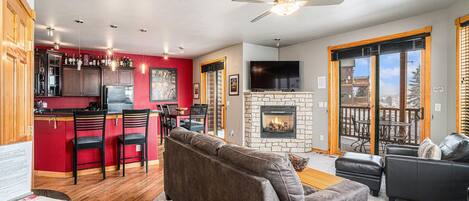Condo, 2 Bedrooms | Living area