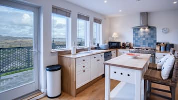 Kühlschrank, Mikrowelle, Toaster, Hochstuhl