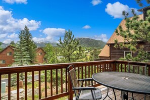 Outdoor dining - Solitude Condos - Estes Park CO (Estes Park)