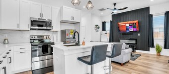 Modern Luxury Home • 10 Min to Downtown • Spacious, Stylish & Immaculate