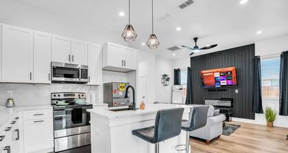 Modern Luxury Home • 10 Min to Downtown • Spacious, Stylish & Immaculate