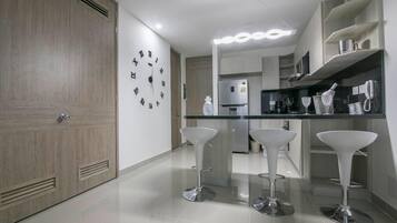 Coffee/tea maker, fridge, microwave, oven