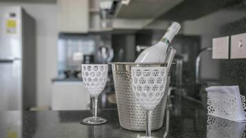 Coffee/tea maker, fridge, microwave, oven