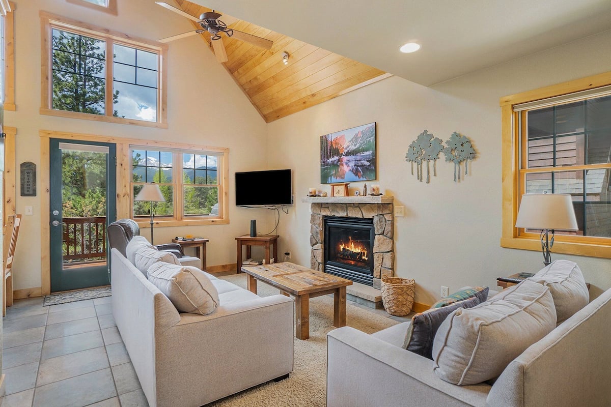 Condo, 2 Bedrooms | Living area