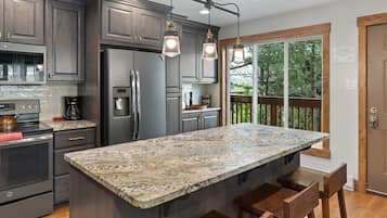 Condo, 4 Bedrooms | Private kitchen