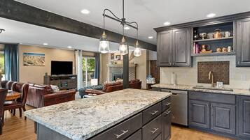 Condo, 4 Bedrooms | Interior