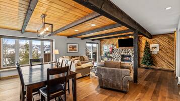 Condo, 3 Bedrooms | Living area