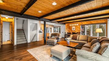 Condo, 3 Bedrooms | Living area