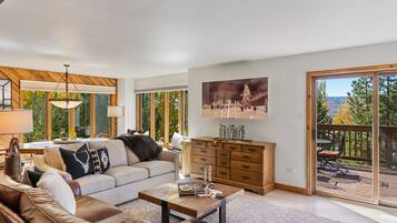 Condo, 4 Bedrooms | Living area