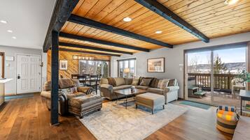 Condo, 3 Bedrooms | Living area