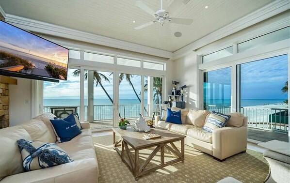 Living area - Private Beach Oceanfront Mansion in Luxurious Naples Spacious 5-bedroom Palms (Naples)