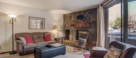 Condo, 2 Bedrooms | Living area