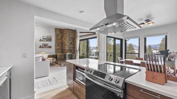 Condo, 2 Bedrooms | Private kitchen