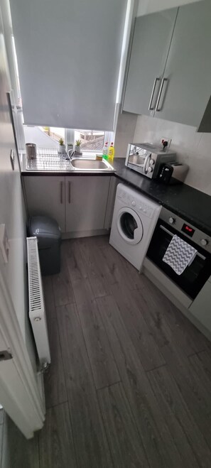 Fridge, microwave, oven, stovetop - Sleek, Sleeps 6  Sunset Views, Family friendly (Wallington)