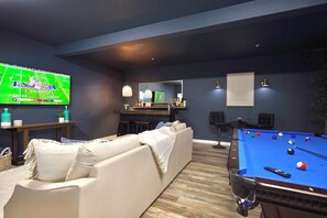 Games room - Pool, Hot Tub, Bar, GameRoom & Gym-Wine Country Oasis near Paso, Fair, WaterPark (Templeton)