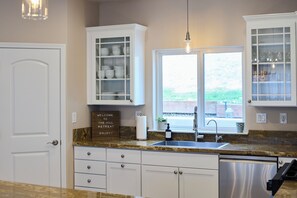 Fridge, microwave, oven, stovetop - Pool, Hot Tub, Bar, GameRoom & Gym-Wine Country Oasis near Paso, Fair, WaterPark (Templeton)