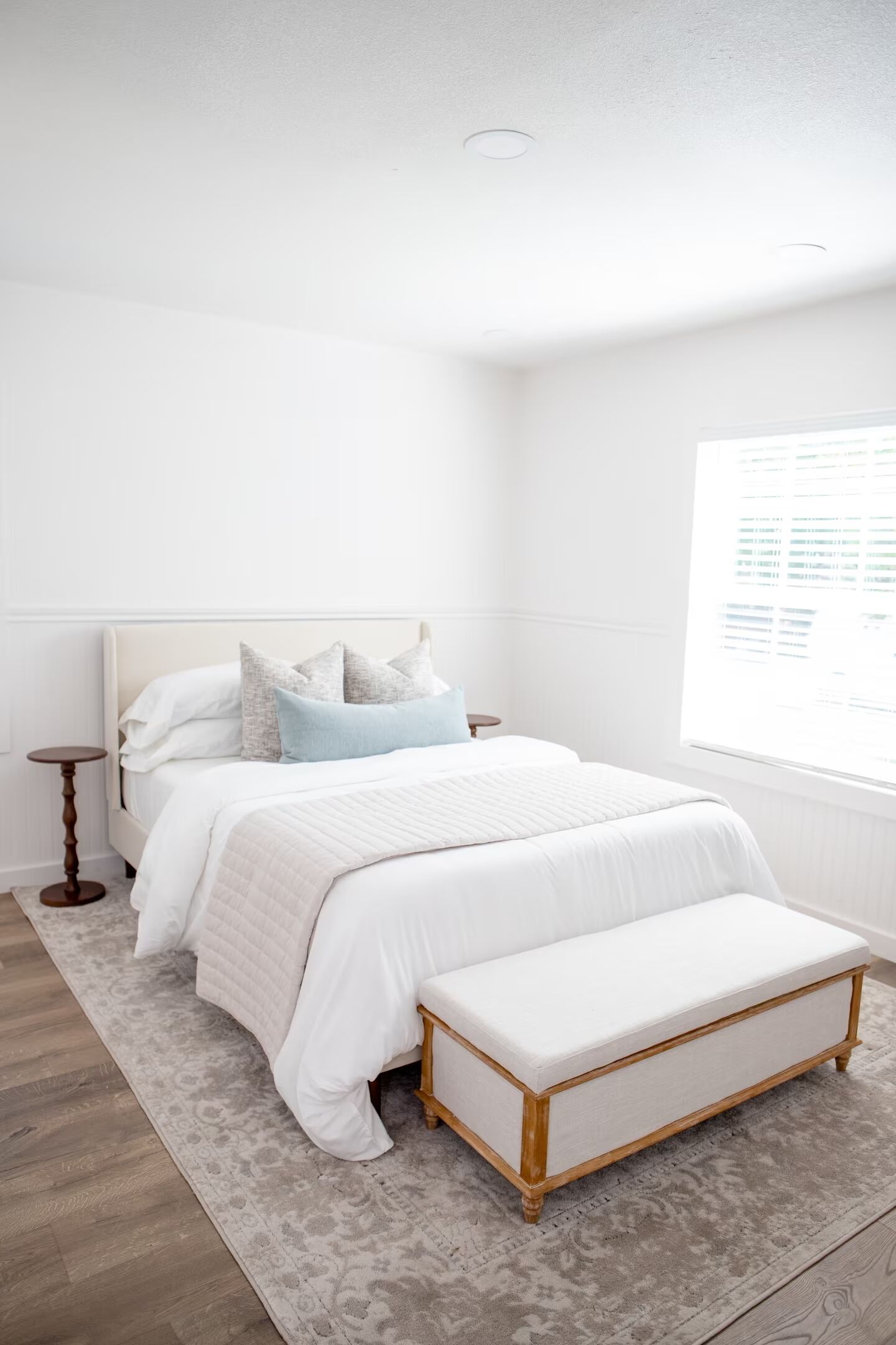 2 habitaciones, tabla de planchar con plancha y cuna de viaje 