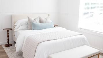 2 habitaciones, tabla de planchar con plancha y cuna de viaje